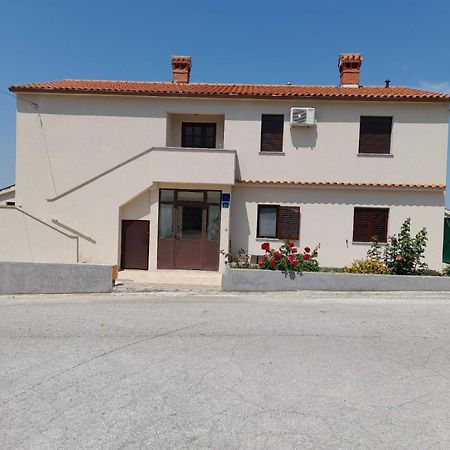 Ema Appartement Labin  Buitenkant foto
